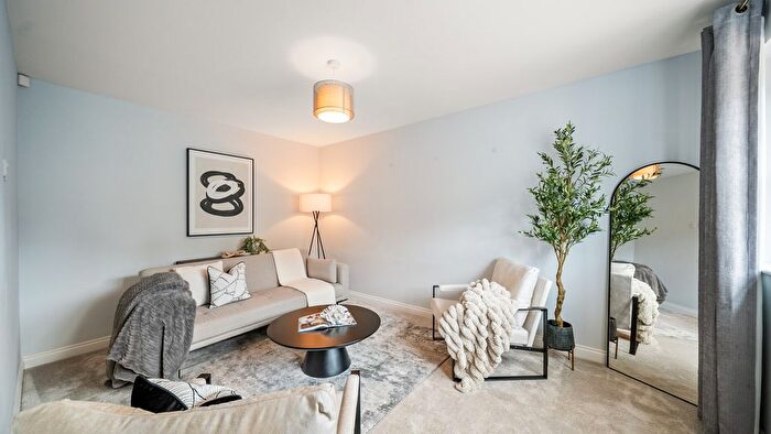 3 Bedroom End Of Terrace House For Sale In Hawkshead Road, Glossop, SK13