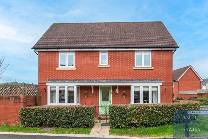 3 Bedroom Detached House For Sale In Farm Park, Exeter, EX5