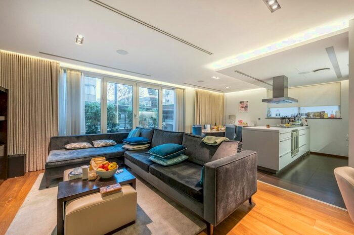 2 Bedroom Flat To Rent In Park Road, St John's Wood, London, NW8