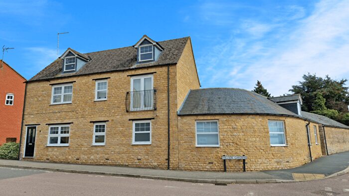 2 Bedroom Detached House For Sale In Hillside Gardens, Wittering, Peterborough, PE8