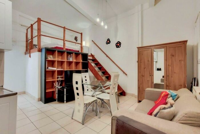 Flat To Rent In Hatton Wall, Clerkenwell, London, EC1N