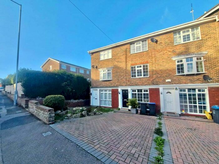 3 Bedroom Town House To Rent In Westgate Bay Avenue, Westgate, CT8