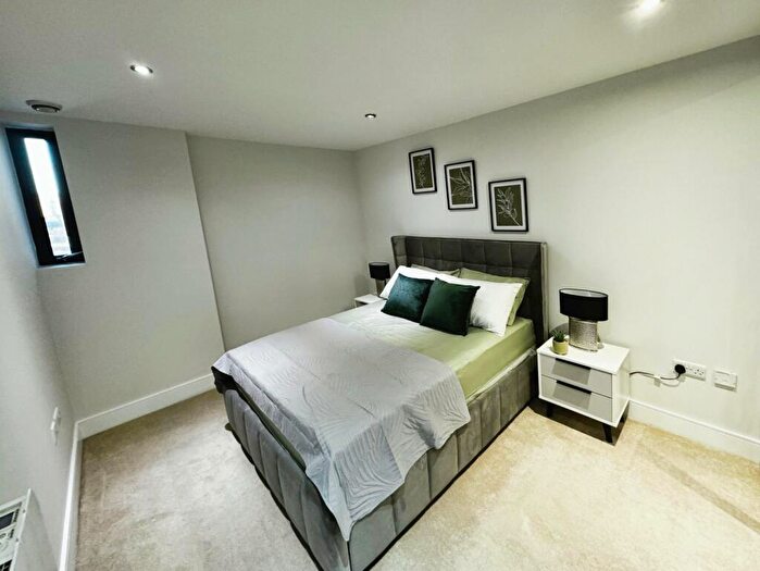 1 Bedroom Flat To Rent In Crown Point Road, Hunslet, Leeds, West Yorkshire, LS10