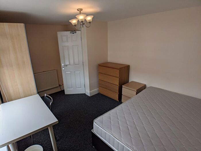 2 Bedroom Flat To Rent In Mauldeth Road West, Withington, Manchester, M20
