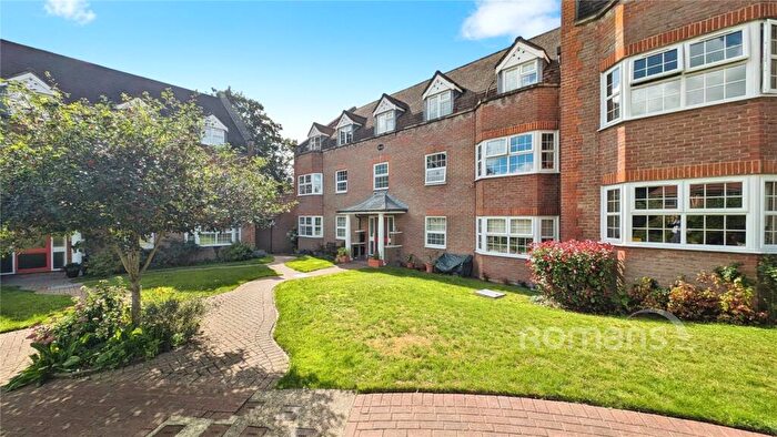2 Bedroom Apartment For Sale In York Mews, Alton, Hampshire, GU34