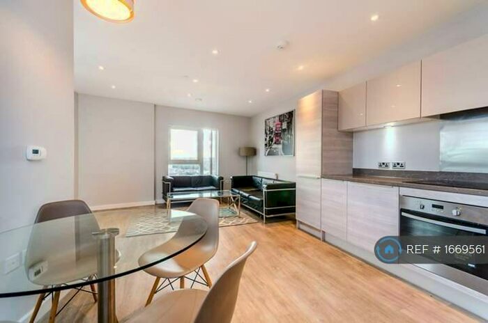 2 Bedroom Flat To Rent In Wandle Road, Croydon, CR0