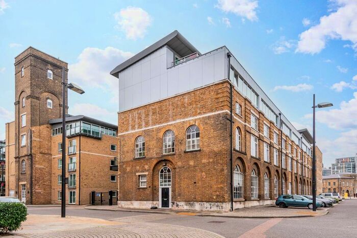 2 Bedroom Flat To Rent In Hopton Road, Woolwich, London, SE18