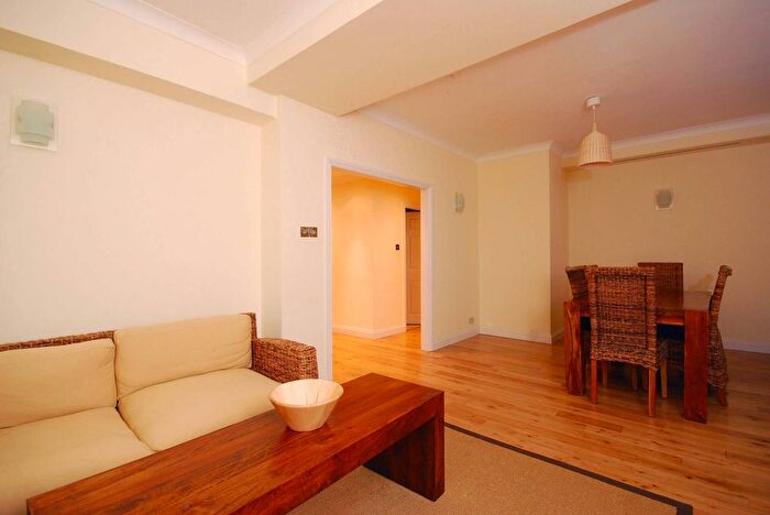 2 Bedroom Flat To Rent In Carrington House, Mayfair, London, W1J
