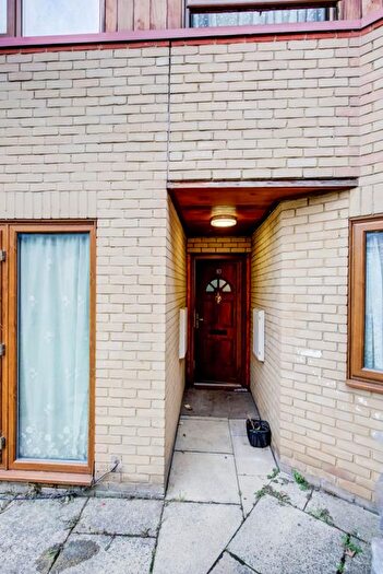 3 Bedroom Flat For Sale In Sparsholt Road, Barking, IG11