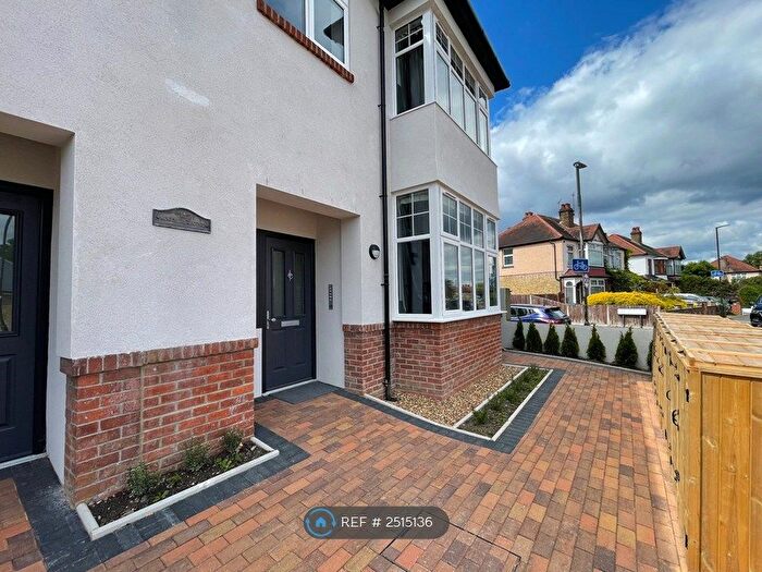 3 Bedroom Flat To Rent In Rosemill House, Morden, SM4