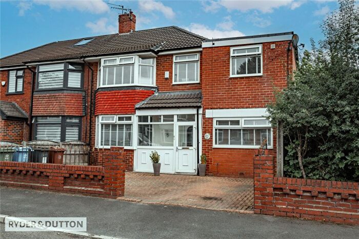 4 Bedroom Semi-detached House For Sale In Ashton Crescent, Chadderton, Oldham, Greater Manchester, OL9