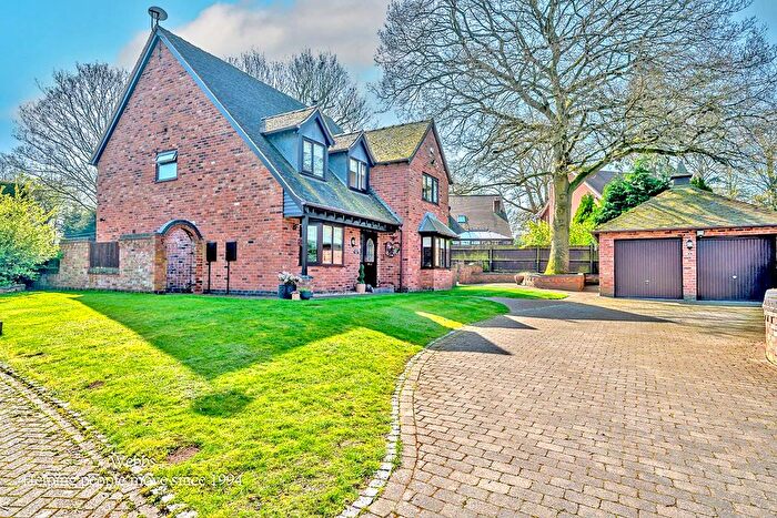 4 Bedroom Detached House For Sale In Oakfield Close, Etching Hill, Rugeley, WS15