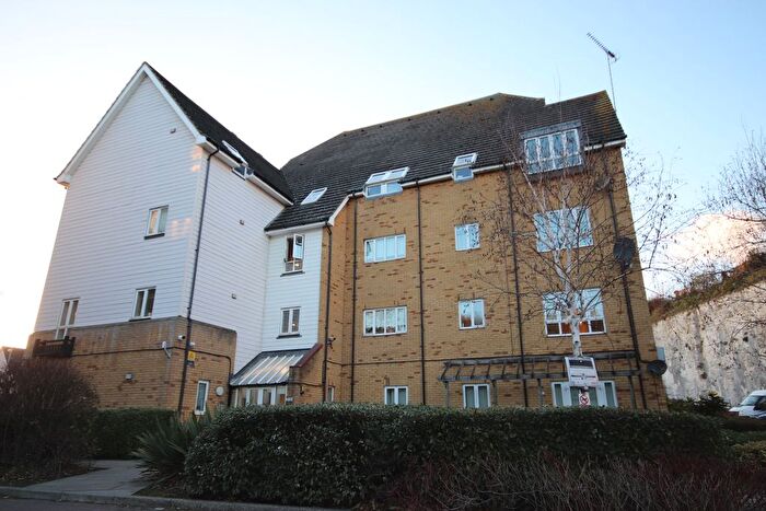 2 Bedroom Flat To Rent In Compass Court, Gravesend, DA11