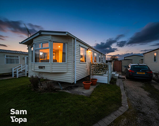 2 Bedroom Park Home For Sale In Straight Road, Colchester, CO7