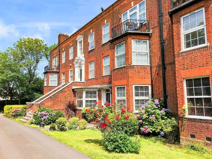 2 Bedroom Flat To Rent In Hocroft Court, Hendon Way, Childs Hill, NW2