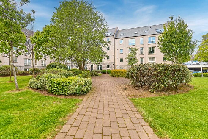 2 Bedroom Flat To Rent In Millburn Street, Aberdeen, AB11