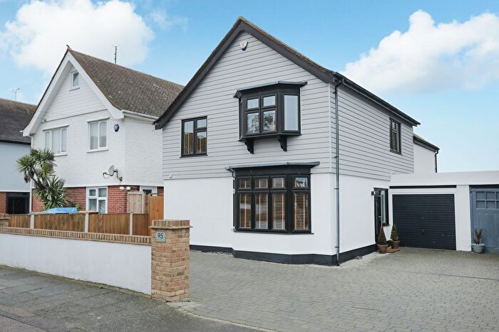 4 Bedroom Link Detached House For Sale In Percy Avenue, Broadstairs, CT10