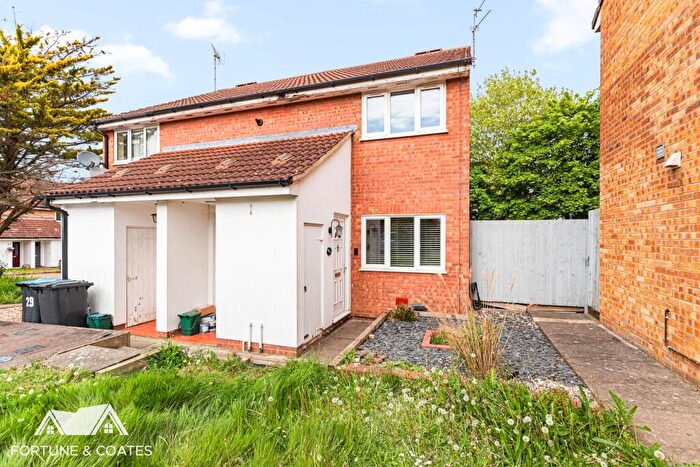 1 Bedroom Maisonette For Sale In Markwell Wood, Harlow, CM19