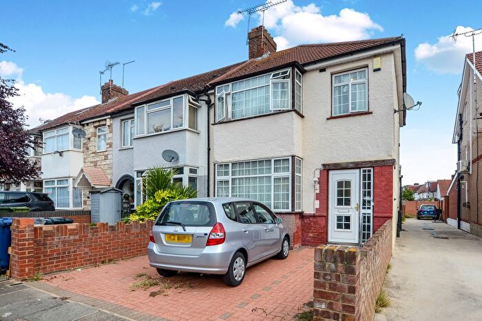 3 Bedroom Semi-Detached House For Sale In Kings Avenue, Greenford, UB6