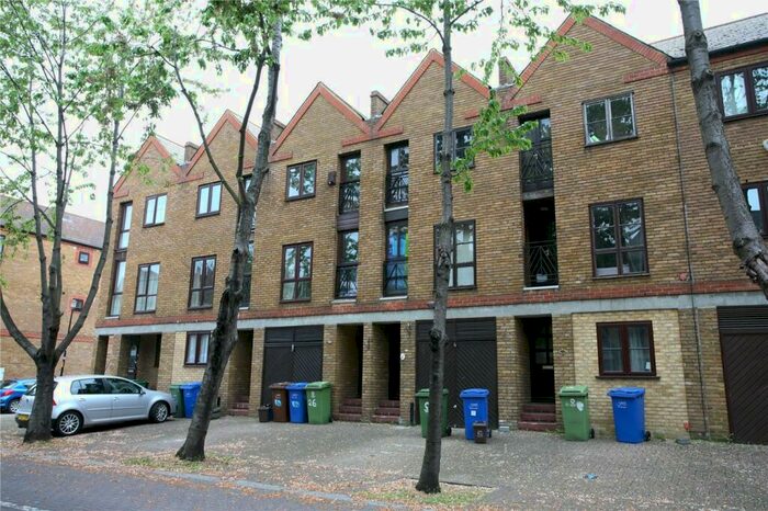 4 Bedroom Town House To Rent In Brunswick Quay, London, SE16