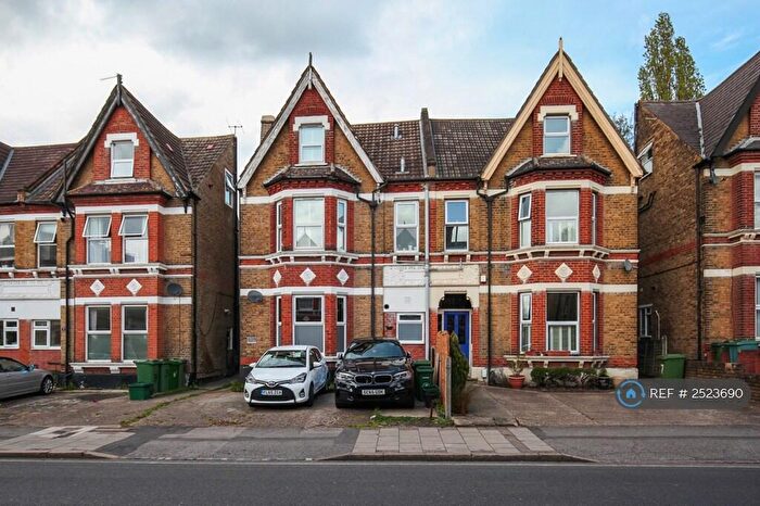1 Bedroom Flat To Rent In Manor Road, Beckenham, BR3