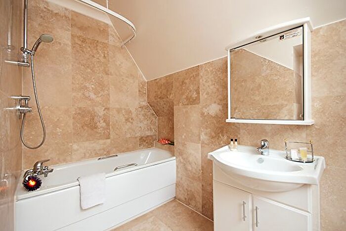 3 Bedroom Flat To Rent In Stratton St, London, W1J