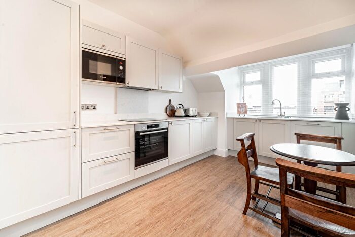 1 Bedroom Flat To Rent In The Quadrant, Hoylake, CH47