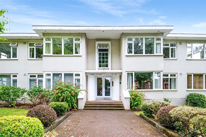 2 Bedroom Flat To Rent In Lake Close, Wimbledon, SW19