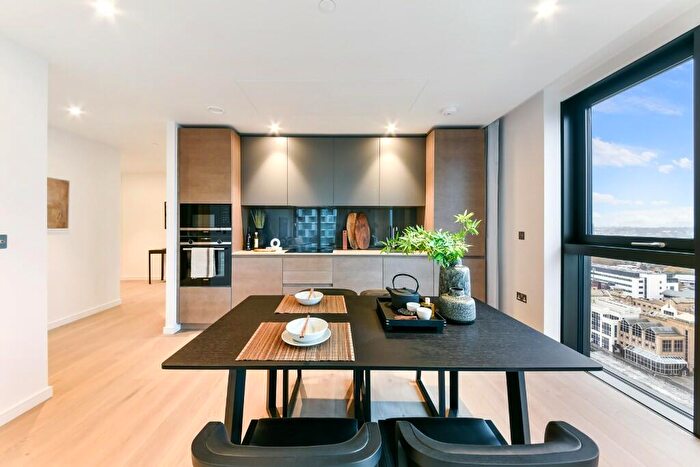 2 Bedroom Apartment To Rent In George Street, London, E14