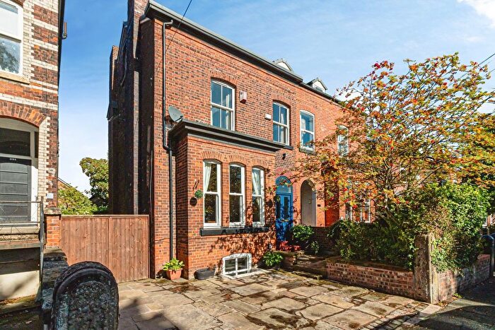 6 Bedroom Semi-Detached House For Sale In Half Edge Lane, Eccles, Manchester, M30
