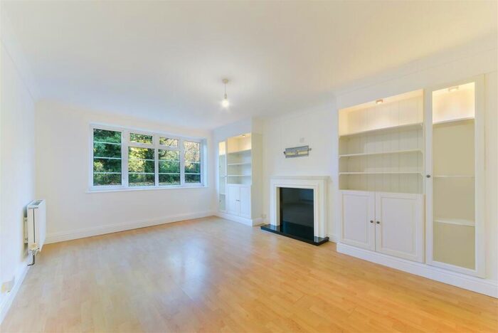 2 Bedroom Apartment To Rent In Lancaster Court, Banstead, SM7