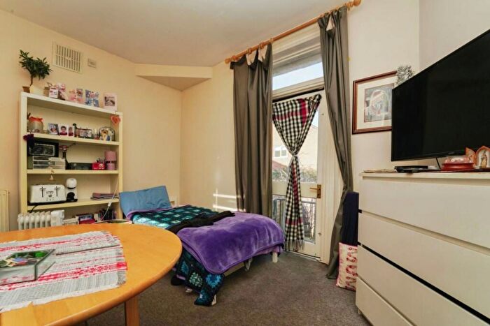 1 Bedroom Studio For Sale In Old Bath Road, Leckhampton, Cheltenham, GL53