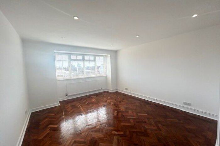 2 Bedroom Flat To Rent In Squirrels Heath Lane, Romford, RM2