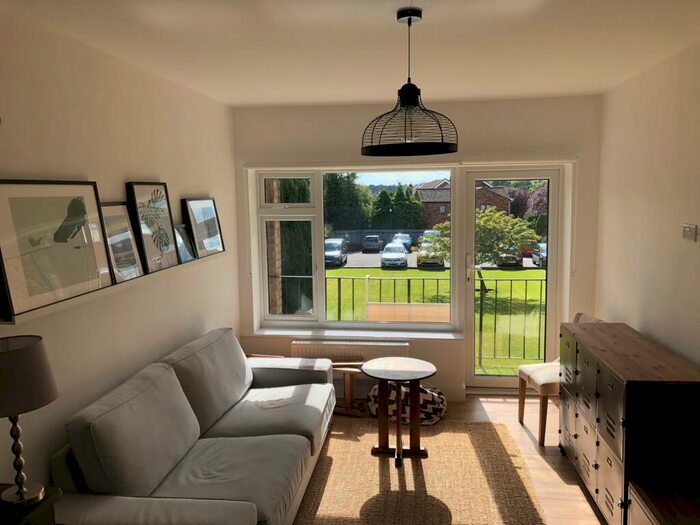 2 Bedroom Apartment To Rent In Barrowfield Lane, Kenilworth, CV8