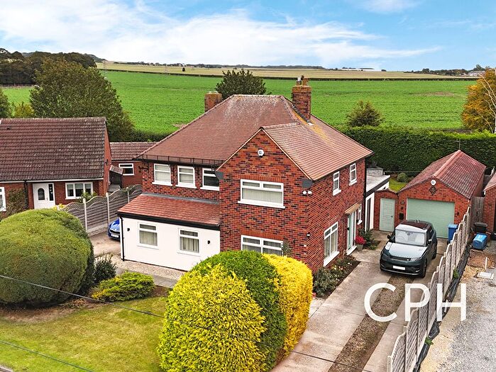 3 Bedroom Detached House For Sale In Porritt Lane, Irton, YO12