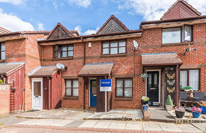 2 Bedroom Terraced House For Sale In Pheasant Walk, Sandford-on-Thames, OX4