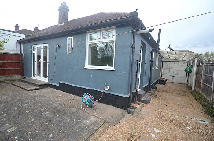3 Bedroom Bungalow To Rent In Ilford, IG5