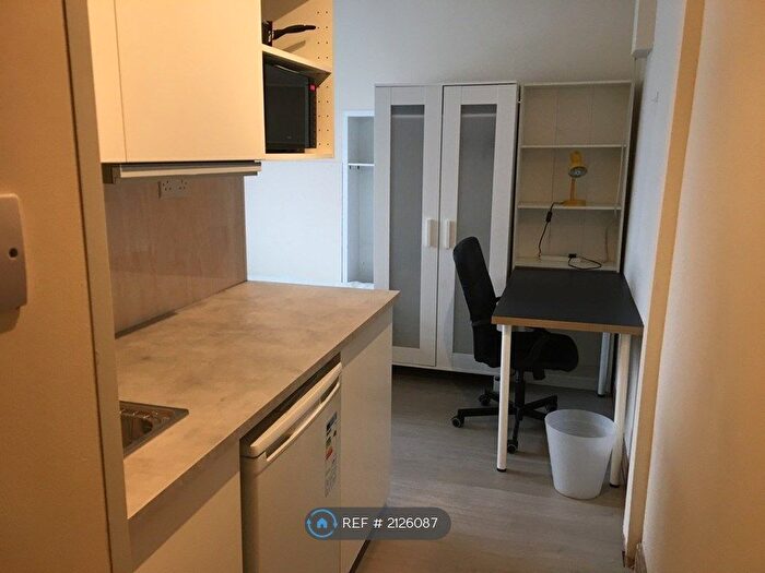 1 Bedroom Property To Rent In Kelsall Terrace, Leeds, LS6