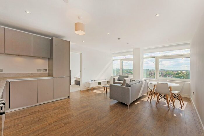 2 Bedroom Flat To Rent In Tolworth Tower, Ewell Road, Surbiton, KT6