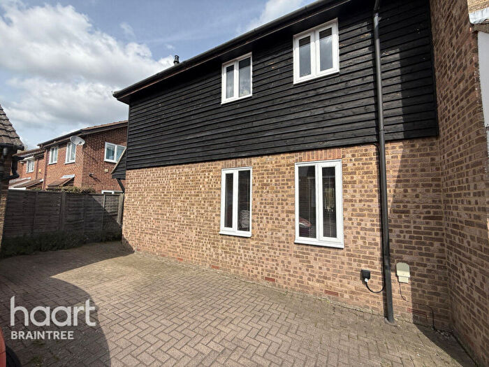 2 Bedroom Semi-Detached House For Sale In Ingram Mews, Braintree, CM7