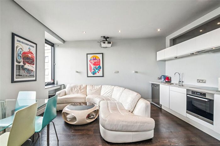 2 Bedroom Flat To Rent In Whitehouse Apartments, Belvedere Road, London, SE1
