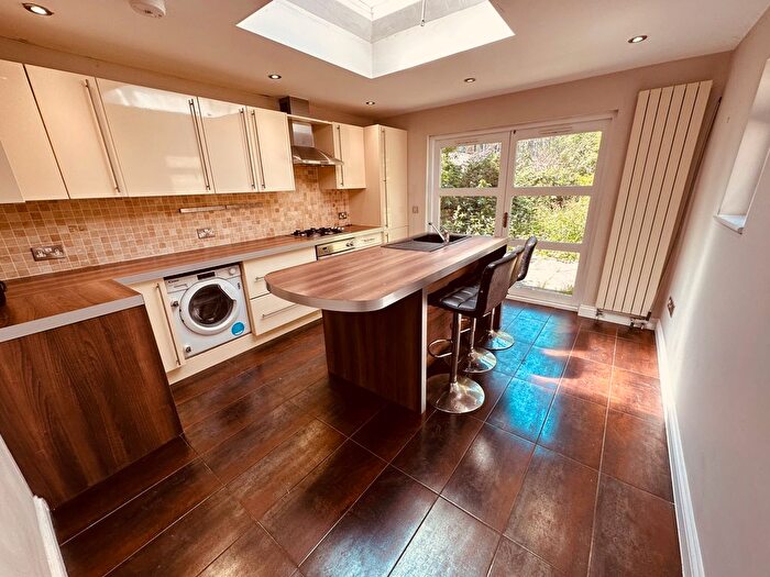 2 Bedroom Flat To Rent In Perth Road, London, N4