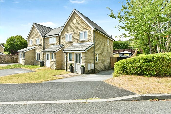 3 Bedroom End Of Terrace House For Sale In Clough Field Close, Whaley Bridge, High Peak, Derbyshire, SK23