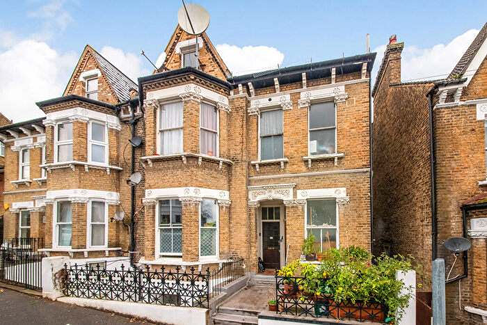 2 Bedroom Flat For Sale In Waldegrave Road, Crystal Palace, SE19