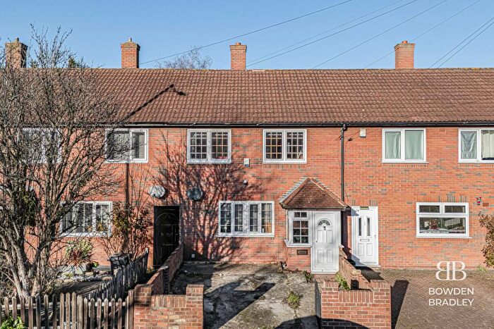 2 Bedroom Terraced House For Sale In New North Road, Ilford, IG6