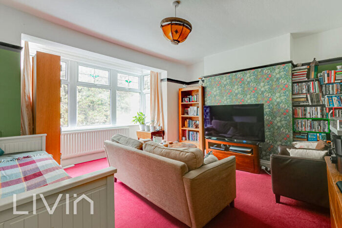 3 Bedroom Flat For Sale In Grange Road, London, SE25