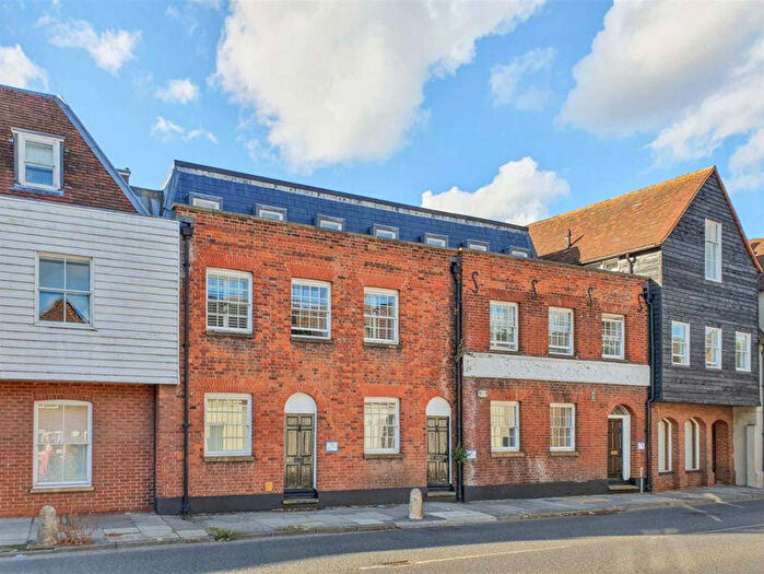 2 Bedroom Flat To Rent In North Lane, Canterbury, CT2