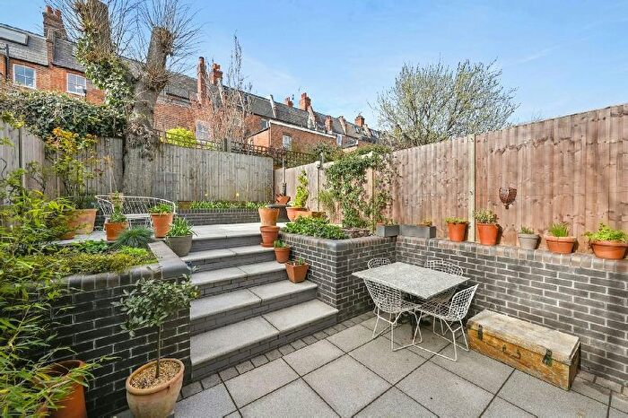 4 Bedroom Terraced House For Sale In Harberton Road, London, N19