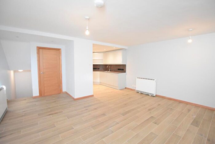 2 Bedroom Flat To Rent In Beecholme, Woodside Park Road, London, N12