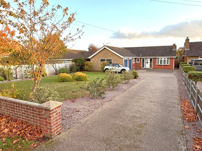 3 Bedroom Detached Bungalow For Sale In Barrowby Road, Grantham, NG31
